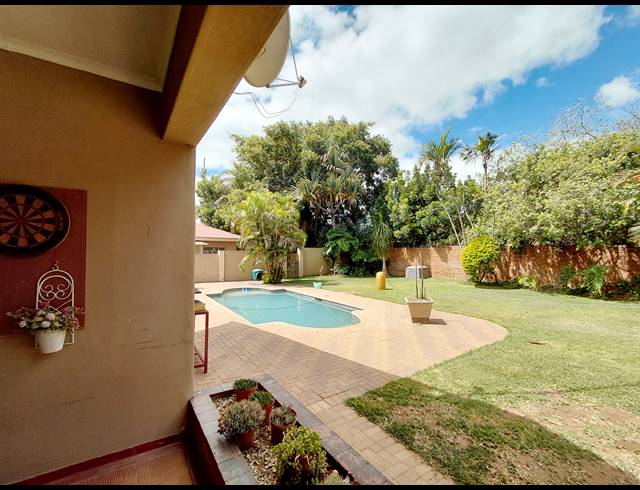 3 BEDROOM FREESTANDING FOR SALE IN MOREGLOED